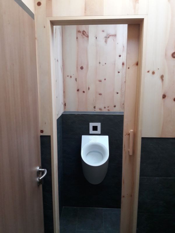 WC und Bad Verkleidung Pissoire